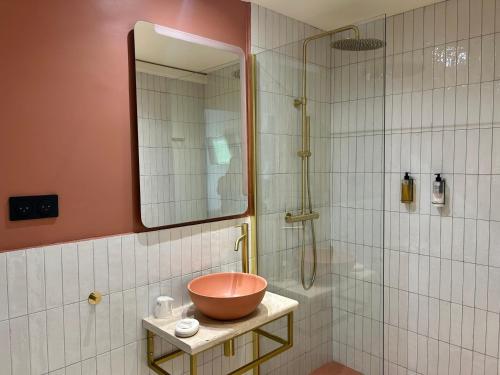 a bathroom with a bowl sink and a shower at Hotel Mas Des Barres in Saintes-Maries-de-la-Mer