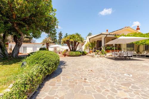 Luxury Villa with Swimming Pool in Rome