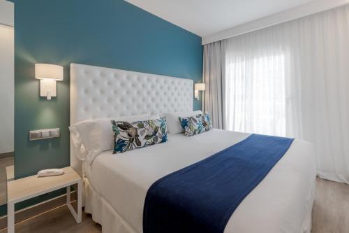 Postel nebo postele na pokoji v ubytování Hotel Planamar by Escampa Hotels