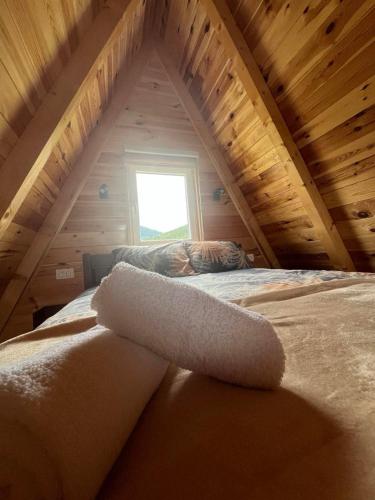 Postel nebo postele na pokoji v ubytování Cabins Zekova Dolina