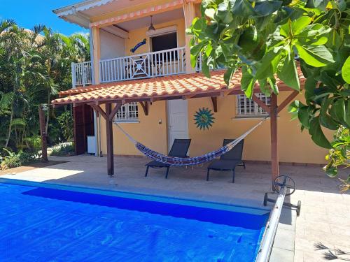 Baseinas apgyvendinimo įstaigoje Studio Kerbignon, Piscine privée arba netoliese