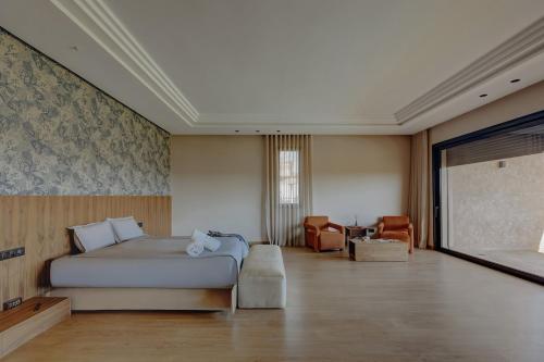 O zonă de relaxare la Private Golf Villa Marrakech