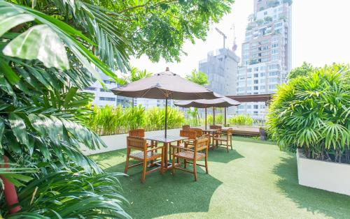 Foto da galeria de Oakwood Residence Sukhumvit 24 - SHA Extra Plus em Bangkok