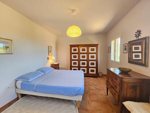 Postel nebo postele na pokoji v ubytování Belle villa vue mer Pietracorbara Cap Corse