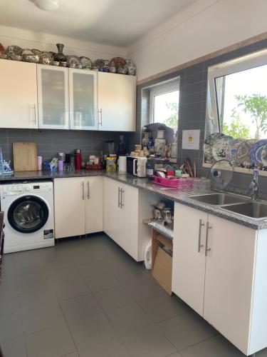 Dapur atau dapur kecil di Quarto perto de Expor 1 Moscavide