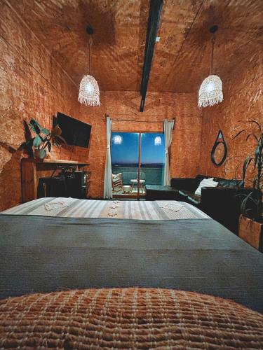 a bedroom with a bed with a view of the ocean at Alojamiento Concepción, Tomé, Cocholgüe in Concepción