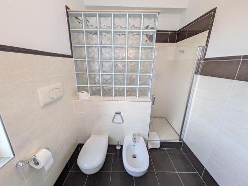 a bathroom with a toilet and a bidet at La casa di nonna in Montesano sulla Marcellana