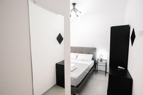 a bedroom with a bed and a mirror at Domus Picena - Suites & Relax in Grottammare