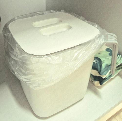 a plastic container sitting on top of a refrigerator at Eumm stay in Cheongju
