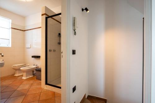 a bathroom with a toilet and a mirror at Ollie`s house in Leivi