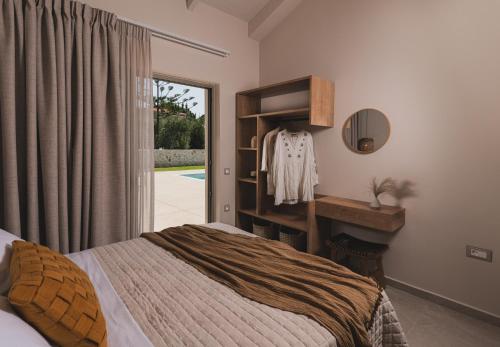Alkinari Villa, by TK Property Managementにあるベッド