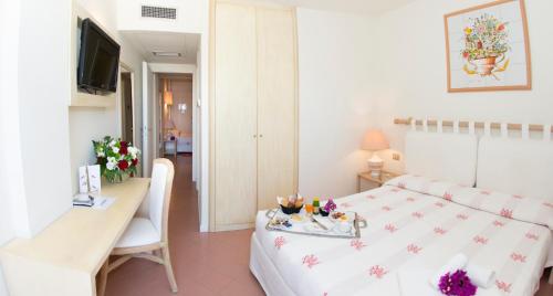 Postel nebo postele na pokoji v ubytování Hotel Palau