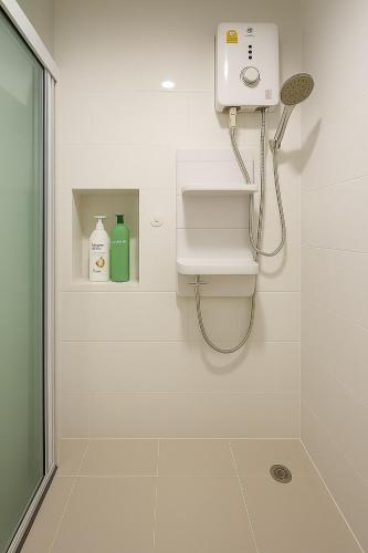 a bathroom with a shower with a toilet and a sink at 1 Bedroom Bangkok Skyline View Apartment At ON-NUT in Bangkok