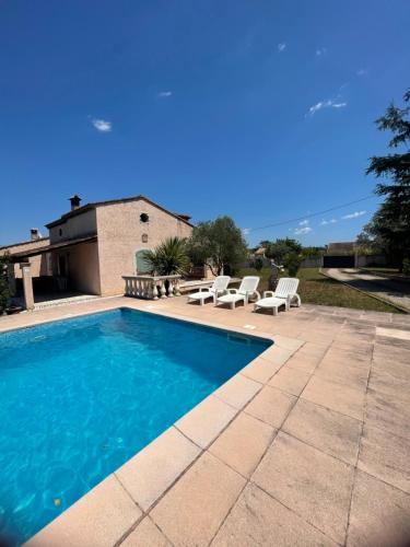 Piscina a Villa Passarinho o a prop