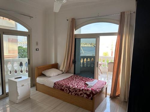 Postel nebo postele na pokoji v ubytování Soliman Nile View