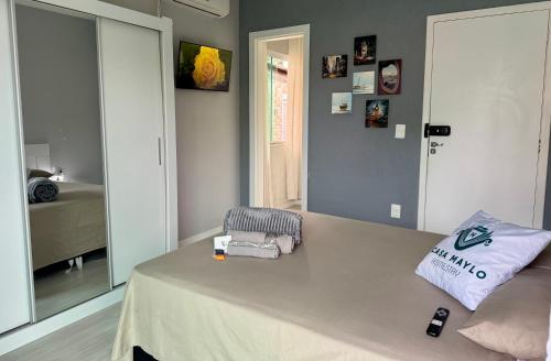 Φωτογραφία από το άλμπουμ του Suíte Conforto com AR, TV e sacada em Florianópolis στη Φλοριανόπολη