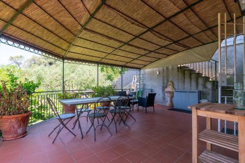 a patio with a table and chairs under a roof at Ollie`s house in Leivi