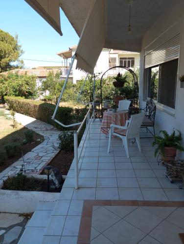 Κήπος έξω από το SG House