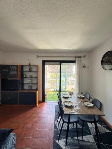 Studio dans résidence, piscine lagon, tennis et aire de jeux