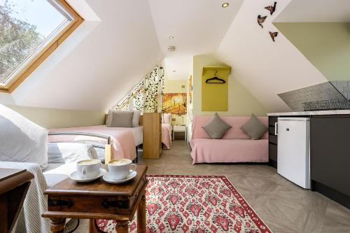 Η κουζίνα ή μικρή κουζίνα στο Forest Studio Apt free gated Parking on 2 acres Garden
