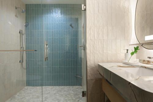 Ένα μπάνιο στο Andaz Miami Beach, By Hyatt