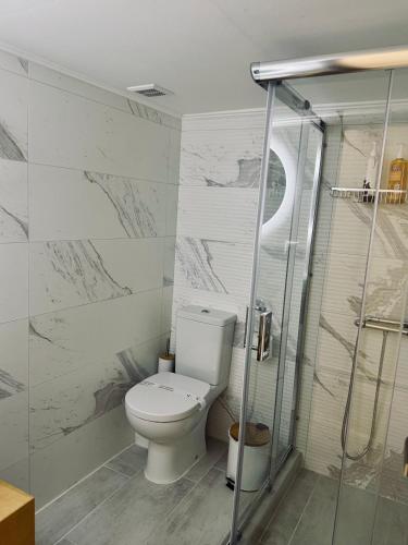 Ένα μπάνιο στο All Season - Spring Room