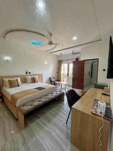 a bedroom with a bed and a living room at Bekouvi Smart Suite - City & Sea in Cotonou