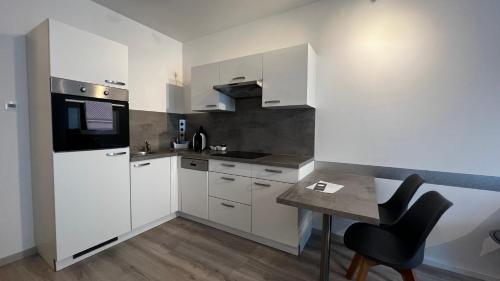 Dapur atau dapur kecil di Blue Riverside Apartments