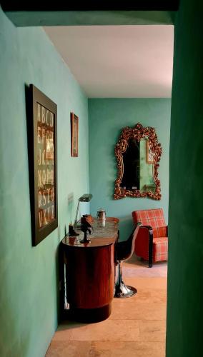 Villa d'antiquaire Heure bleue - 160 m2 Suites et Jardin à 10 mn à pied du centre d'Uzès