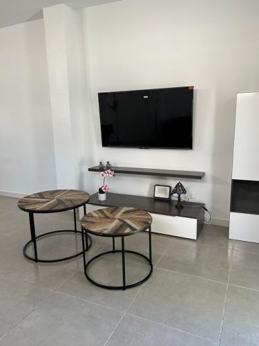 Μια τηλεόραση ή/και κέντρο ψυχαγωγίας στο casa1933
