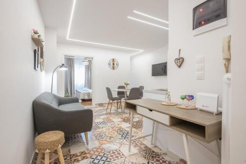 Ble Elia Thiseio Suite