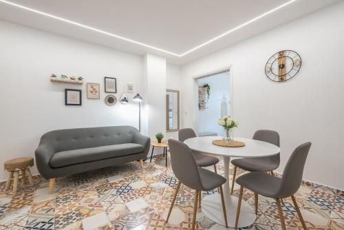 Ble Elia Thiseio Suite