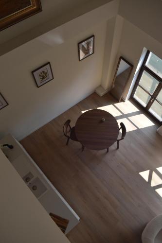 Ruang duduk di Studio & Stay Loft