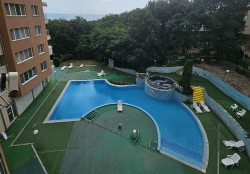 an overhead view of a swimming pool in a building at Milushevi apartment in Golden Sands
