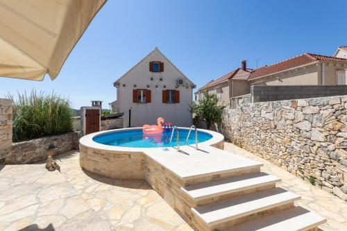 Holiday House Tramonto with Pool, Sunset View & Pet Friendly, Donji Humac, Brač