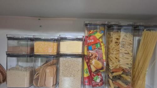 Makanan di atau berdekatan apartmen