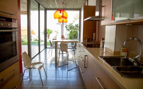 Η κουζίνα ή μικρή κουζίνα στο Ca na Xisca Holidays