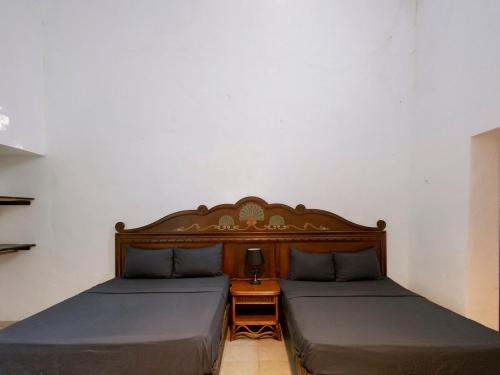 a bedroom with two twin beds and a night stand at Casa Kaity 1 block from downtown in Valladolid