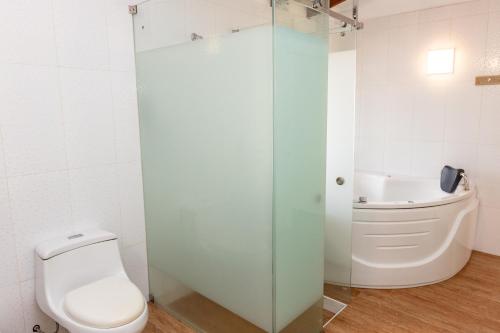 a bathroom with a toilet and a bath tub at Costa Beach in Zorritos
