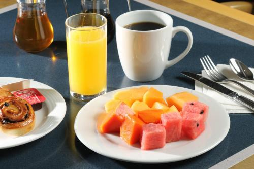 ホテルの敷地内または近くでの食事または食べ物