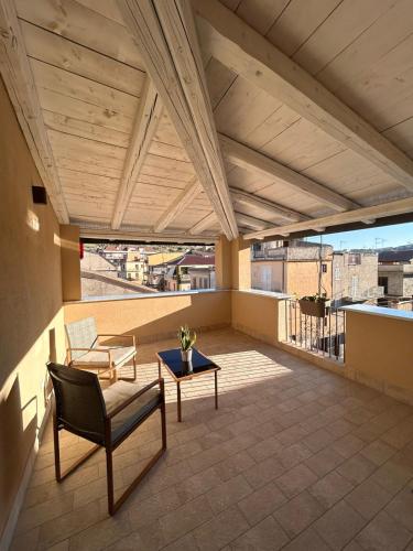 a balcony with a chair and a table on a building at Sarò rooms in Pietraperzia
