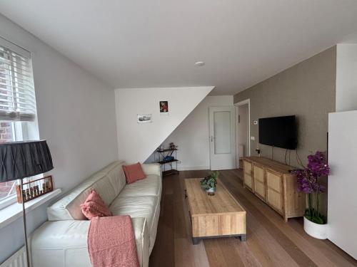a living room with a couch and a coffee table at Casa Luz & Luna in Akersloot
