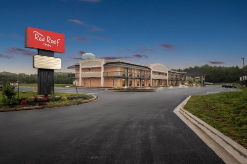 a rendering of a road next to a hotel at Red Roof Inn Perryville in Havre de Grace