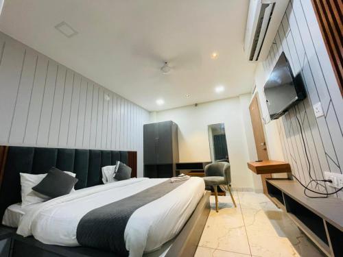 TV a/nebo společenská místnost v ubytování Hotel Namaste