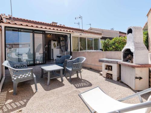 Charmant Pavillon Mezzanine Rénové à Gruissan, Proche Plage, 4 Pers, Animaux OK, Parking Gratuit - FR-1-409-197