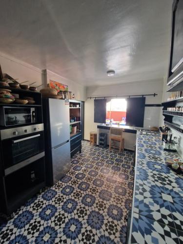 Una cocina o cocineta en Dar ESSEKIA