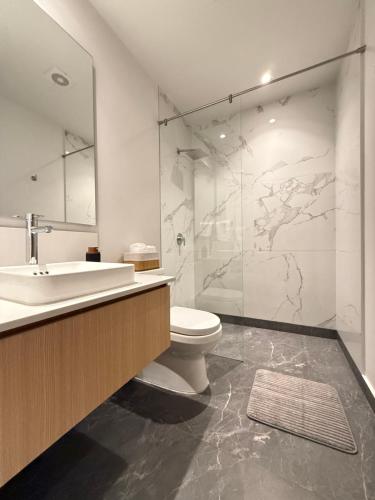 a bathroom with a toilet and a sink and a shower at Second Home Juárez 56 in Mexico City