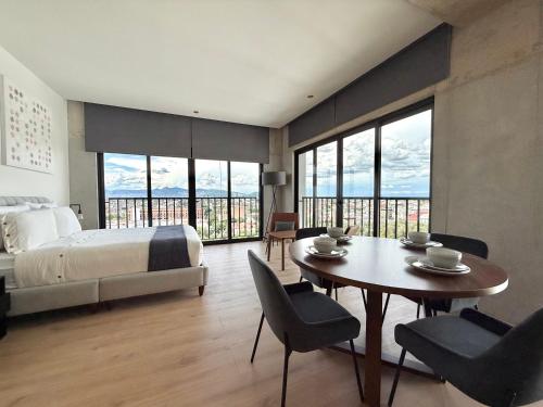 a bedroom with a bed and a table and chairs at Second Home Juárez 56 in Mexico City