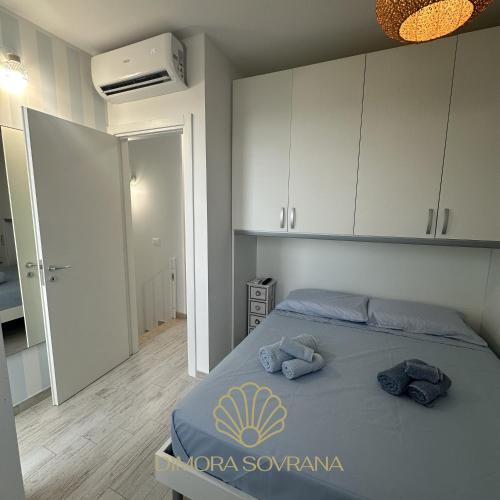 a bedroom with a bed with towels on it at Villa Alessia - La Conchiglia in San Pietro in Bevagna