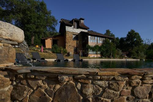 Gallery image of Las3Lobas in Valdelaloba